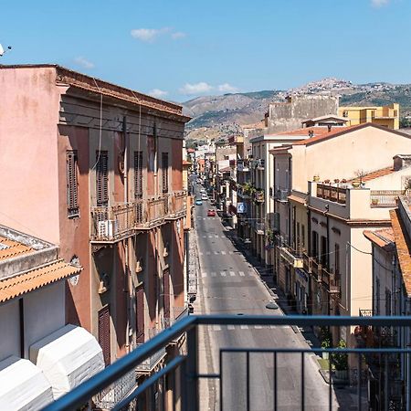 Appartamento Moderno In Centro Citta Сант'Агата-ди-Милите Экстерьер фото
