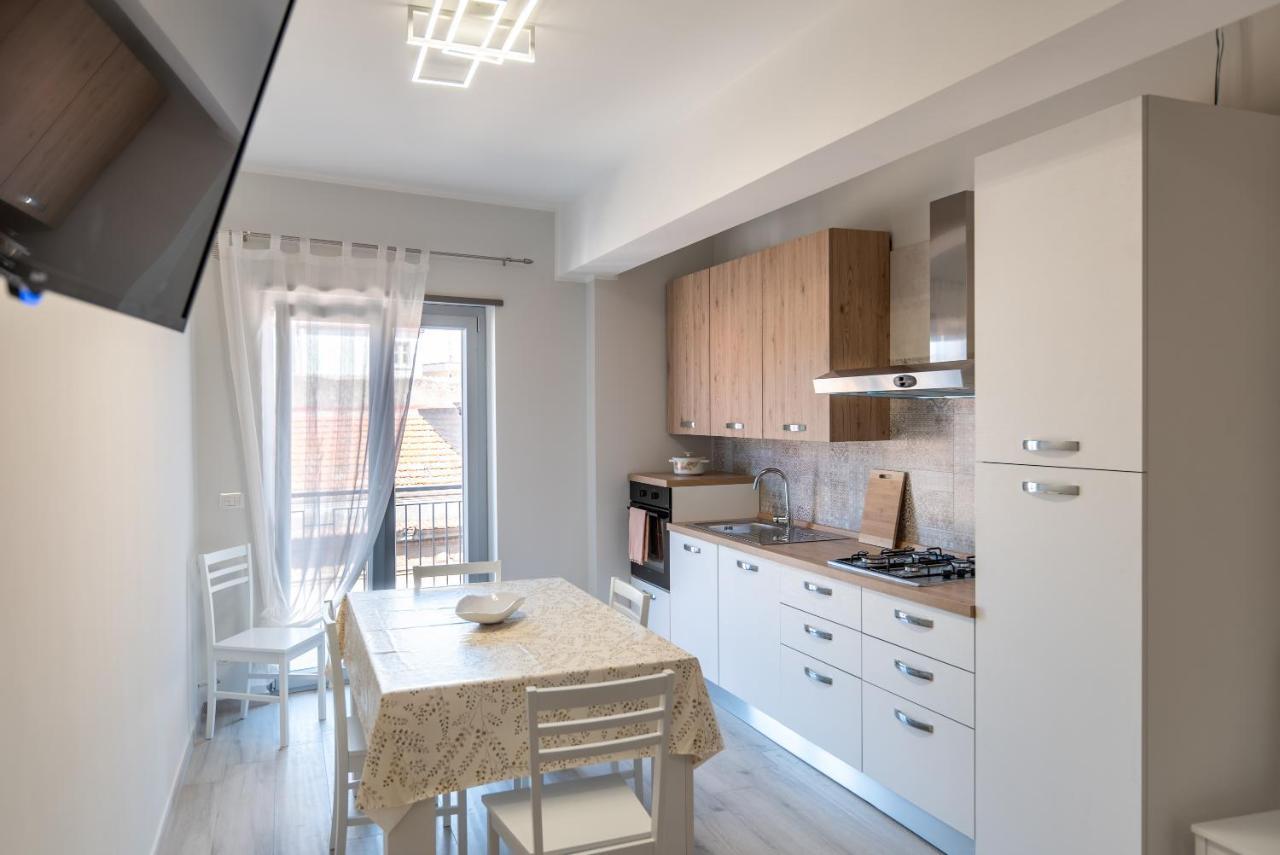 Appartamento Moderno In Centro Citta Сант'Агата-ди-Милите Экстерьер фото